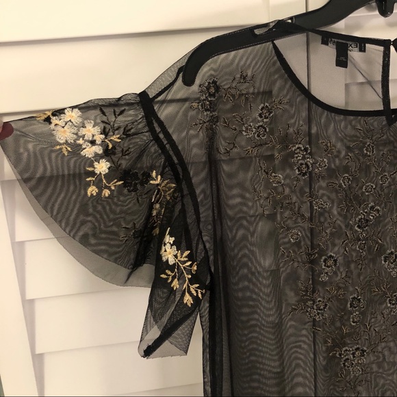 🌸 Express Embroidered Top - Picture 4 of 4